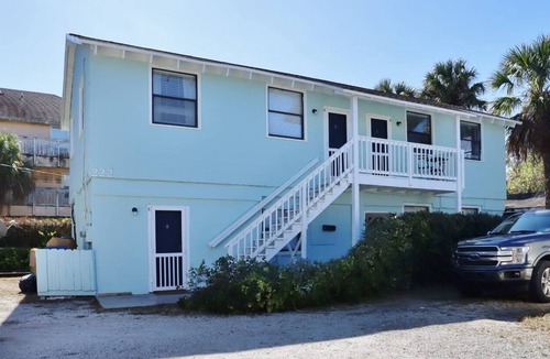 Jacksonville Beach Apartment | Cozy 1BR Beach Hideaway - One block to beach