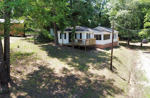 Waterloo House | Cozy 2 Bd Cottage in Lake Greenwood Community