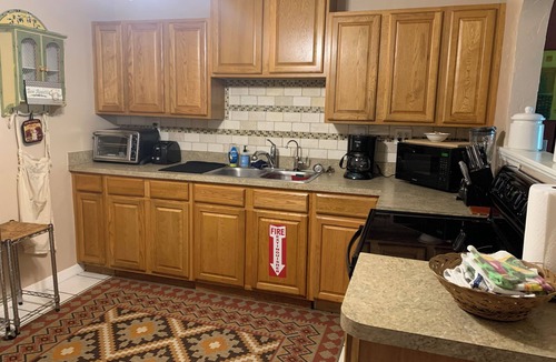 Arlington Park Cottage | Cozy 2 Bed, 1 Bath cottage close to Downtown Sarasota and the Beaches