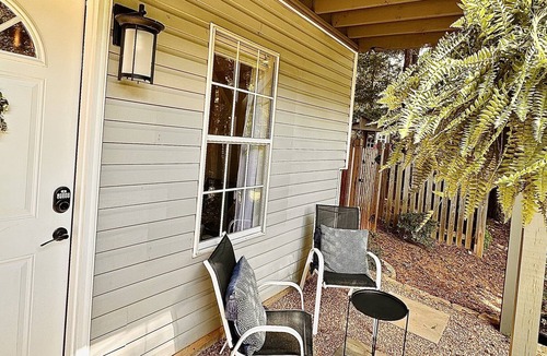 Gainesville Apartment | cozy 2-bed basement apartment with fast access to parks, Lake Lanier, and more.