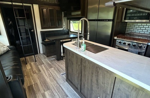 Yankeetown RV Rental | Cozy 2-bedroom campground in peaceful Yankeetown with WiFi, AC
