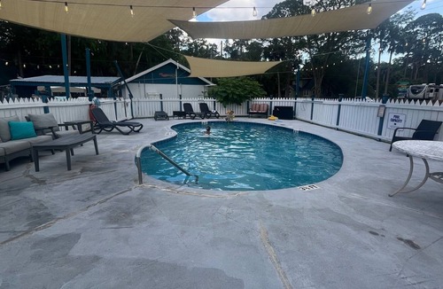 Yankeetown RV Rental | Cozy 2-bedroom campground in peaceful Yankeetown with WiFi, AC