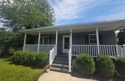 Goldbond House | Cozy 2-bedroom home in SW Virginia near the New River & 20 minutes to Blacksburg