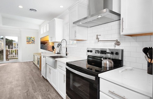 Jensen Beach House | Cozy 2-bedroom stilt house in peaceful Jensen Beach with AC