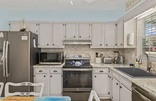 Crescent Beach House | Cozy 2Br Beach House + King Bed + Firepit -> Walk to the Beach!