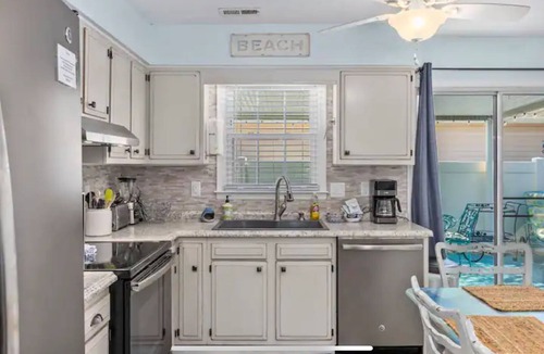 Crescent Beach House | Cozy 2Br Beach House + King Bed + Firepit -> Walk to the Beach!