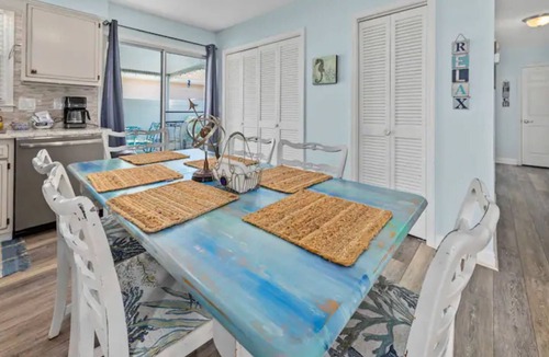 Crescent Beach House | Cozy 2Br Beach House + King Bed + Firepit -> Walk to the Beach!