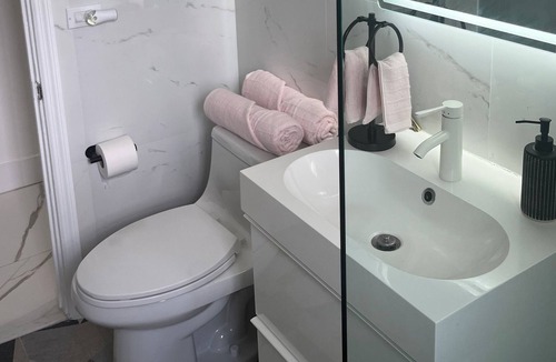 Biscayne Park House | Cozy 2BR House with Bunk Bed, Private Patio, Grill