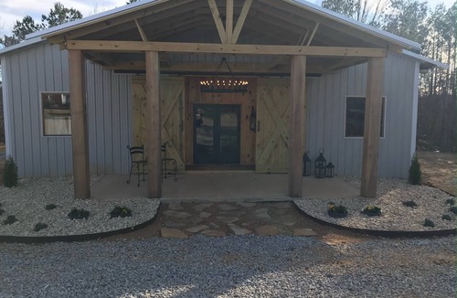 Walnut Cabin | Cozy 3-bedroom cabin on a horse ranch where tranquility meets rustic charm!
