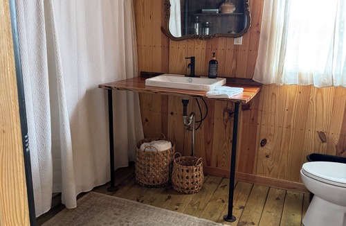 Walnut Cabin | Cozy 3-bedroom cabin on a horse ranch where tranquility meets rustic charm!