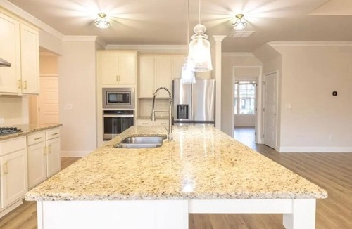 Auburn House | Cozy 3-bedroom house in lovely Auburn with AC