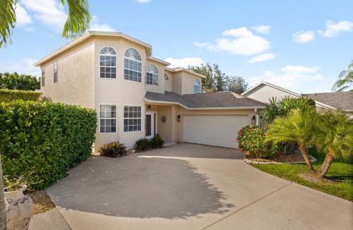 Central Naples Apartment | Cozy 3 Bedroom Plus Den Home in Naples