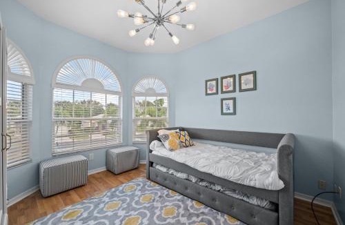 Central Naples Apartment | Cozy 3 Bedroom Plus Den Home in Naples
