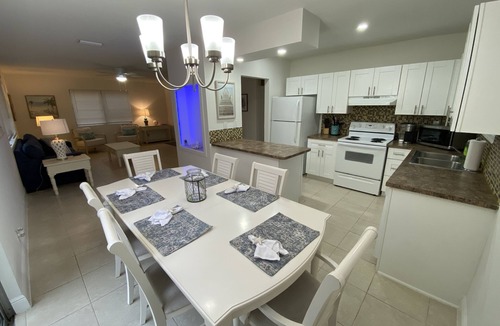 Sailboat Bend Apartment | Cozy 3 Bedroom Apartment Nestled In Tranquil Sailboat Bend!