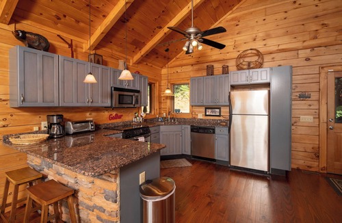 Purlear Cabin | Cozy 3BR/2.5BA Cabin Retreat on Buck Mountain, Purlear