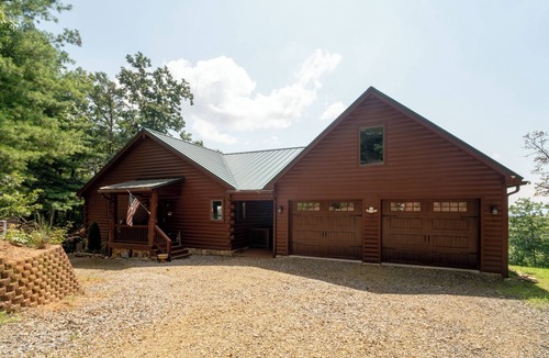 Purlear Cabin | Cozy 3BR/2.5BA Cabin Retreat on Buck Mountain, Purlear