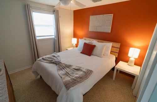 Westside House | Cozy 3BR Home Downtown w/Backyard+Wi-Fi+Parking