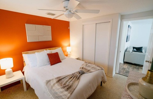 Westside House | Cozy 3BR Home Downtown w/Backyard+Wi-Fi+Parking