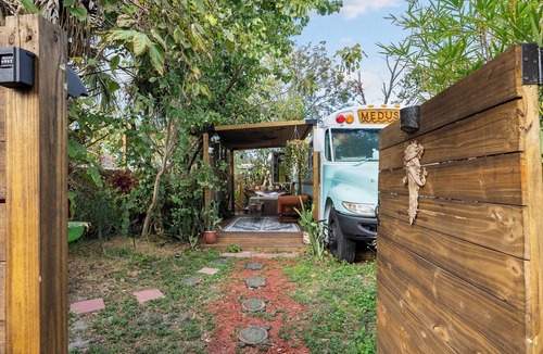 Ybor City House | Cozy AF Medusa the Bus-Lux