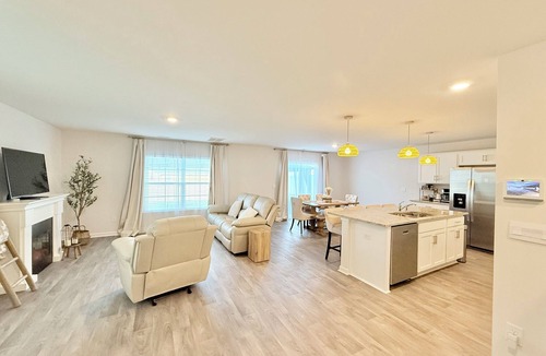 Haw River House | Cozy and relaxing park side retreat. Fenced in yard.