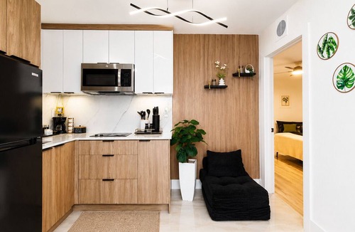 Pembroke Pines Apartment | Cozy Apartment , Air Conditioning , King Bed , Free Parking