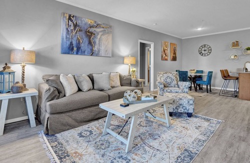 Downtown Memphis Apartment | Cozy apt Dwtwn w/Views of MEM bridge and BassPro