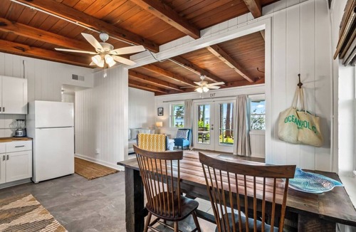Panacea House | Cozy bayfront farmhouse!