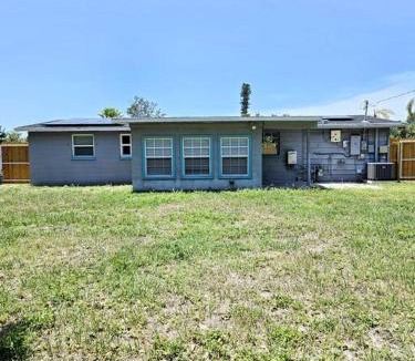 Bayshore Gardens House | Cozy Bayshore Garden 3 BR House close to IMG