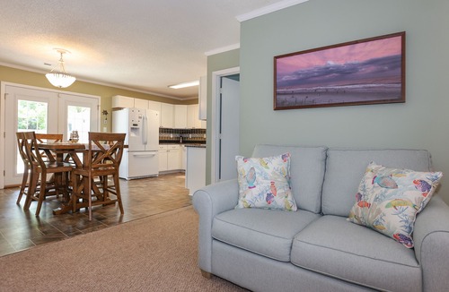 Tranquil Harbour House | Cozy Beach House - Just minutes from the beach! Pet Friendly!