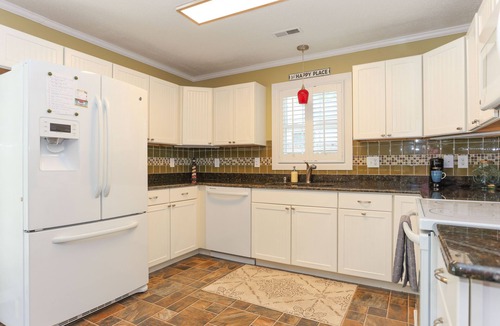 Tranquil Harbour House | Cozy Beach House - Just minutes from the beach! Pet Friendly!