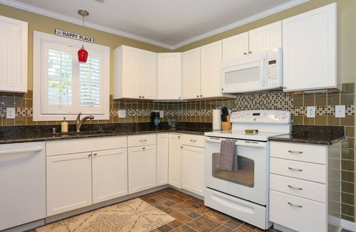 Tranquil Harbour House | Cozy Beach House - Just minutes from the beach! Pet Friendly!