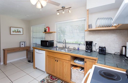 Yacht Club House | Cozy Beach House on Yacht Club- Pool Heated w/fee, walkable to the beach