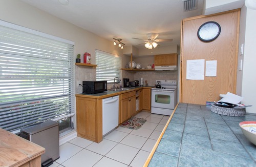 Yacht Club House | Cozy Beach House on Yacht Club- Pool Heated w/fee, walkable to the beach