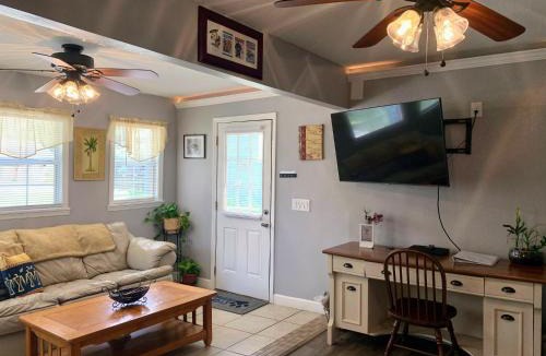 Winter Haven House | Cozy Bungalow