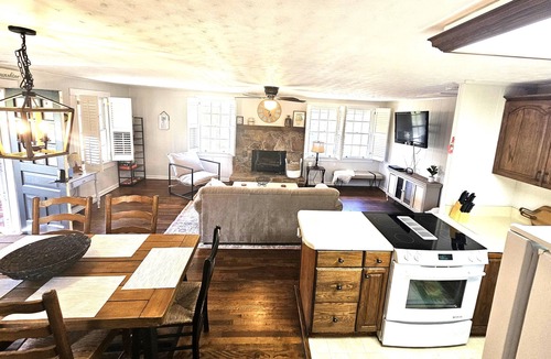 Unaka Cabin | Cozy Cabin in Gated Community with Pool and Marina Access, Pet Friendly!