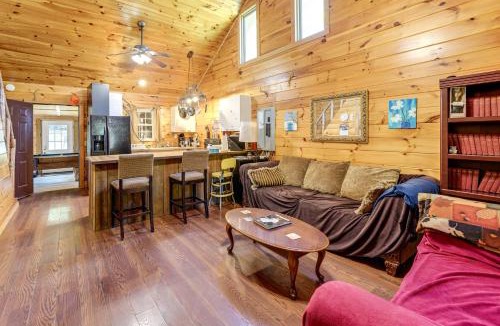 Palestine House | Cozy Cabin w/Pool Table & Fire Pit