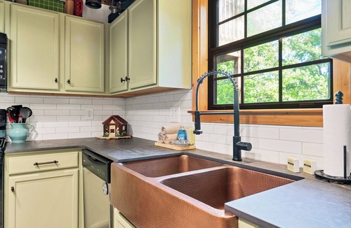 Townsend Cabin | Cozy cabin with seclusion and nature all around ! Enjoy a evening in the hot-tub