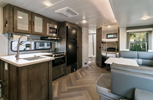 Cross House | Cozy Camper with Canal access