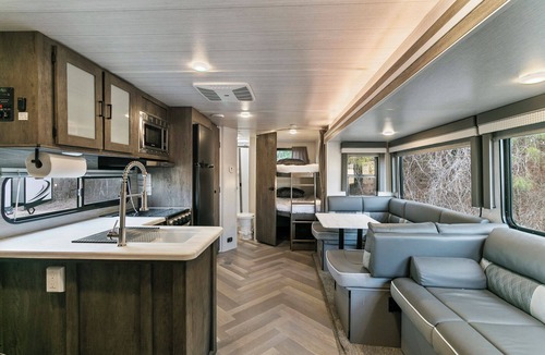 Cross House | Cozy Camper with Canal access