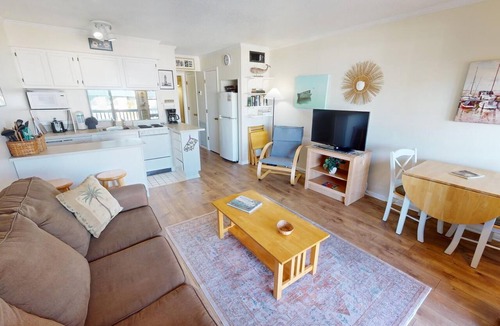 Tybee Island Condo | Cozy Coastal Condo w/Water Views & Pool Access