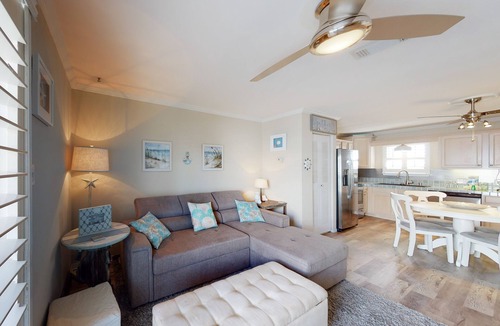 Fort Walton Beach Condo | Cozy coastal condo close to beach access with shared pool, WiFi, & central AC