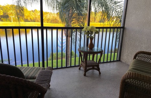 Braden River Condo | Cozy Condo w/Cathedral Ceilings