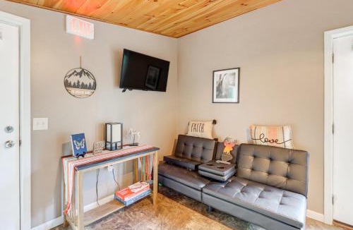 Blairsville Apartment | Cozy + Convenient Blairsville Cabin w/Deck!