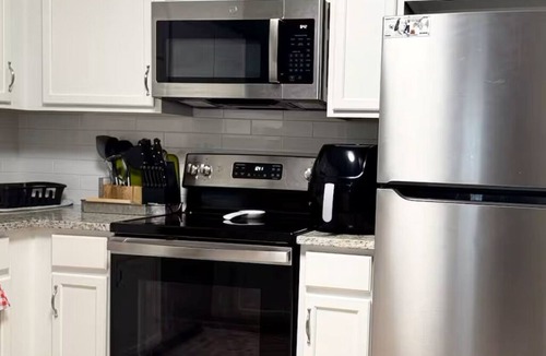 Northeast Raleigh House | Cozy Corner Cottage