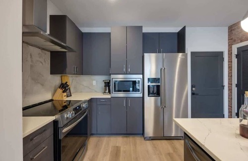 West End Condo | Cozy Corners by Vandy: Parking, Pool, Gym, Balcony
