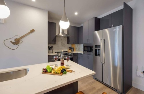 West End Condo | Cozy Corners by Vandy: Parking, Pool, Gym, Balcony
