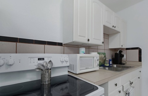 Downtown Dunedin Cottage | Cozy Cottage Downtown + near Waterfront