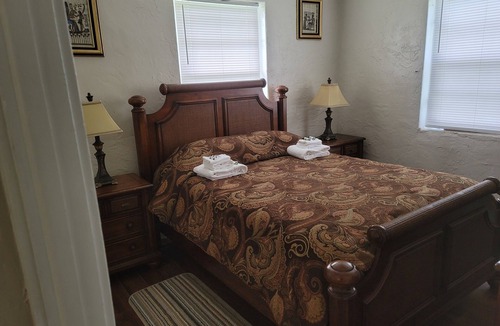 West Perrine Cottage | Cozy Cottage in the Magic City!