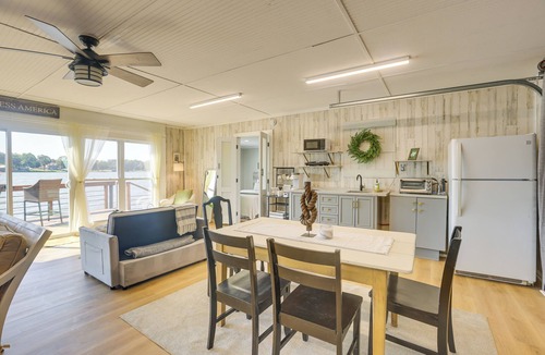 Wilsonville Cottage | Cozy Cottage on Main Channel of Lay Lake