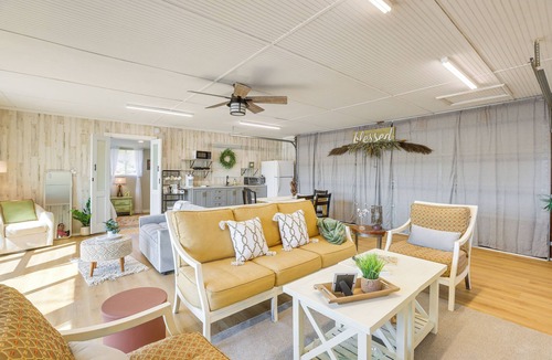 Wilsonville Cottage | Cozy Cottage on Main Channel of Lay Lake